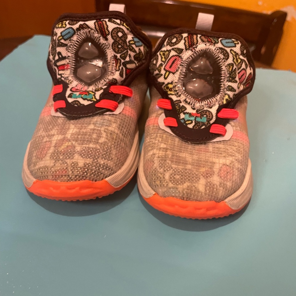 Shoes - Picture 2 of 6